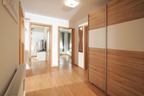 2 Schlafzimmer, Babybetten, kostenloses WLAN