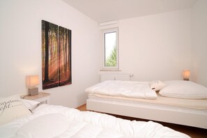 2 Schlafzimmer, Babybetten, kostenloses WLAN