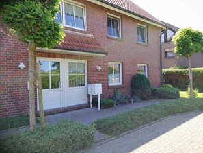 Unclassified image, 5 of 17, button