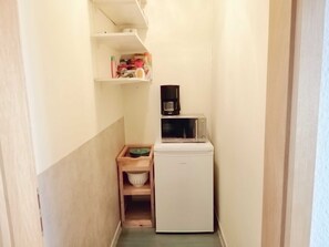 Unclassified image, 2 of 17, button