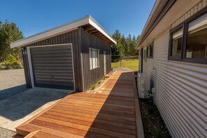 A modern building with a garage and a covered walkway. - THE PERFECT GETAWAY - Sunny & Spacious WIFI FREE (Twizel)