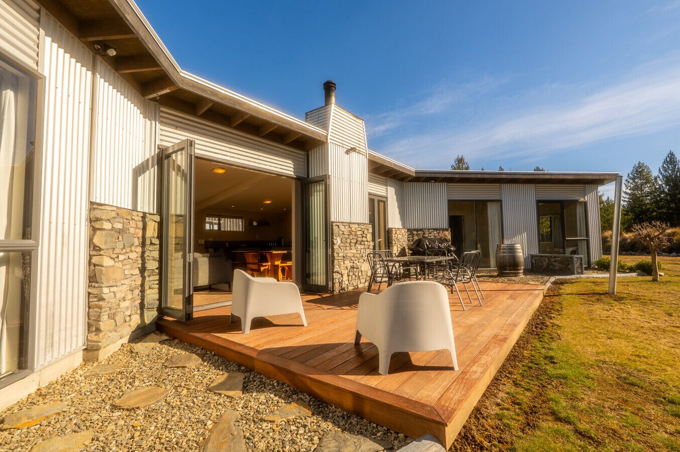 屋外ダイニングエリア