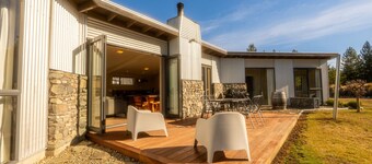 THE PERFECT GETAWAY - Sunny & Spacious WIFI FREE