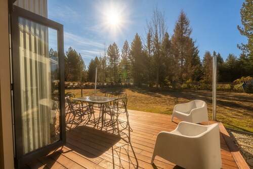 THE PERFECT GETAWAY - Sunny & Spacious WIFI FREE