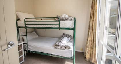 Spacious on Simons Street, Twizel - FREE WIFI