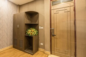 Wardrobe - Manmo Ha Noi Business Hotel (Hanoi)