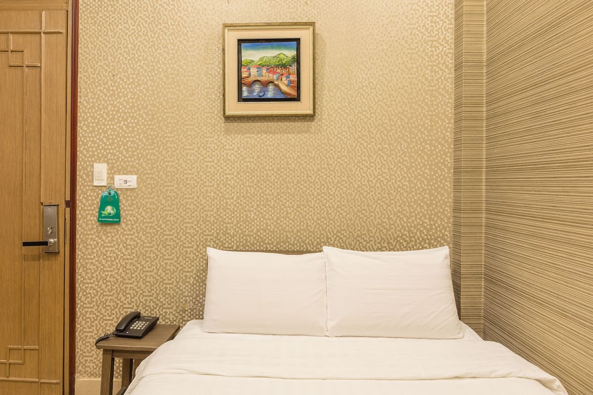 Minibar, desk, free WiFi