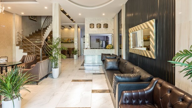 Lobby sitting area - Manmo Ha Noi Business Hotel (Hanoi)