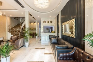 Lobby sitting area - Manmo Ha Noi Business Hotel (Hanoi)