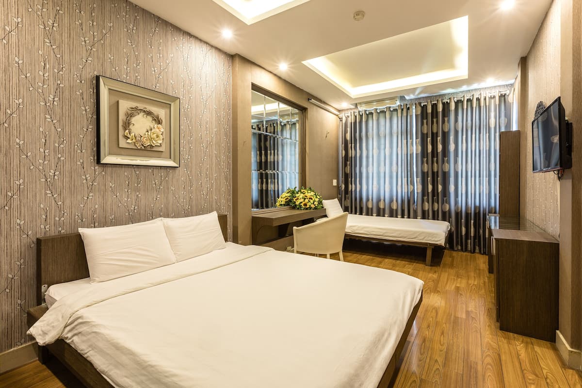 Minibar, desk, free WiFi