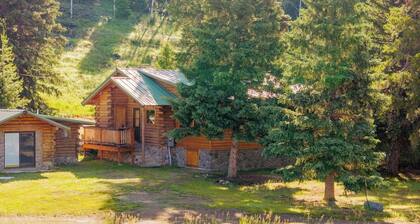 Rustic Mountain Cabin- Mountain Views, close to hiking and fishing