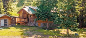 Rustic Mountain Cabin- Mountain Views, close to hiking and fishing