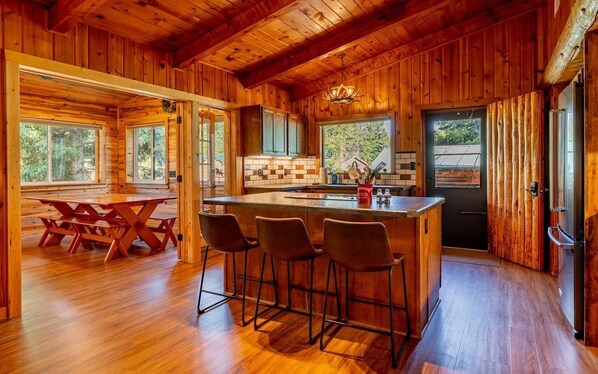 Dining - Rustic Mountain Cabin- Mountain Views, close to hiking and fishing (Cody)