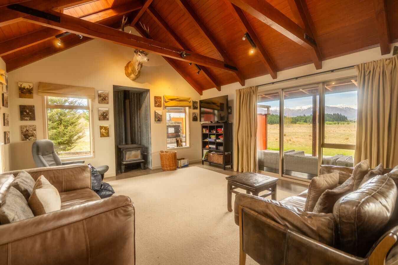 Télévision, cheminée