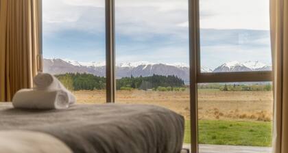 Raspberry Hut, Huge Spaces & Panoramic Views