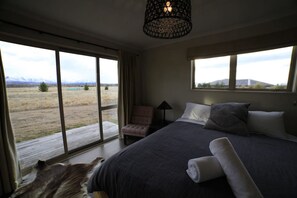 4 bedrooms, free WiFi, bed sheets - Raspberry Hut, Huge Spaces & Panoramic Views (Twizel)