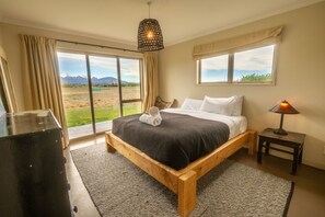 4 bedrooms, free WiFi, bed sheets