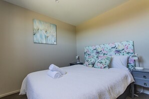 Desk, WiFi, bed sheets