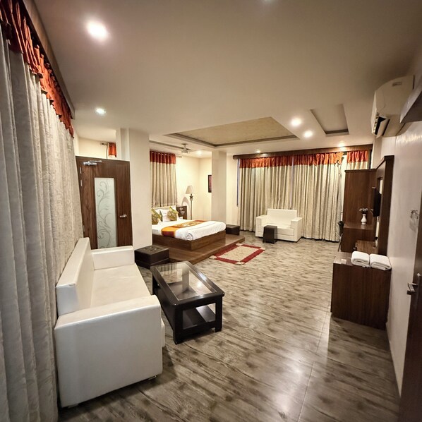 VIP Suite Room | Bathroom | Shower, free toiletries, towels - Hotel Khatana Palace (Kota)