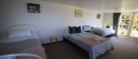 5 bedrooms, iron/ironing board, WiFi (free), bed sheets