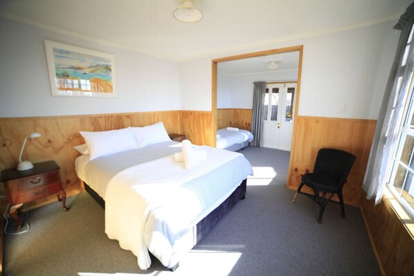 5 bedrooms, iron/ironing board, free WiFi, bed sheets