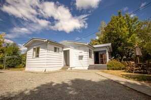 A two-story white mobile home with a front porch and a covered patio area. - Holiday Haven - FREE WIFI (Twizel)