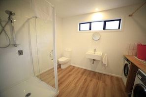 Hair dryer, towels - Gorgeous Family Frie · Gorgeous Family Friendly Getaway - FREE WIFI (Twizel)