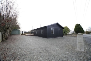 Exterior - Gorgeous Family Frie · Gorgeous Family Friendly Getaway - FREE WIFI (Twizel)