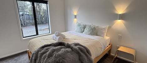 3 bedrooms, WiFi (free), bed sheets