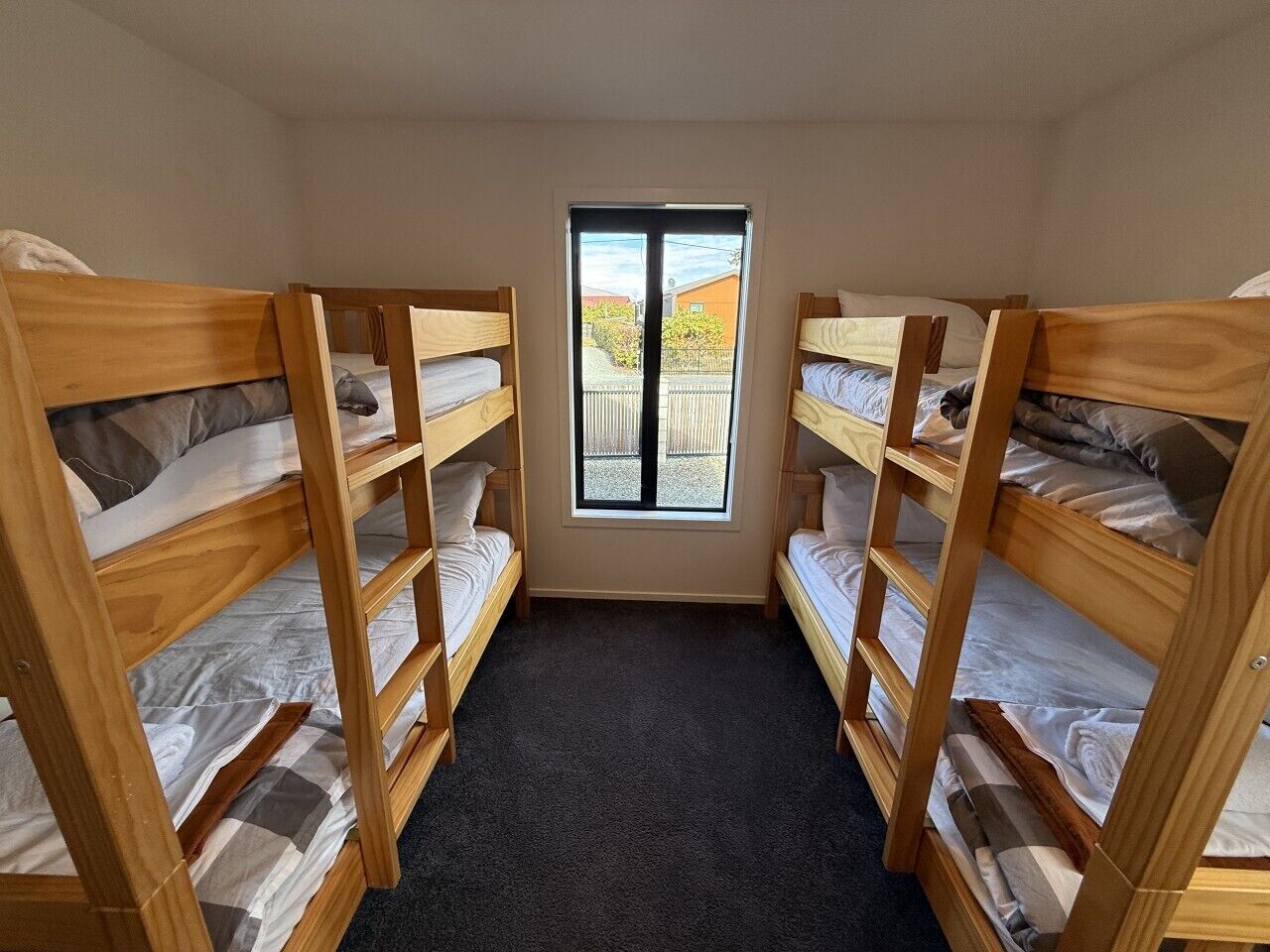 3 bedrooms, WiFi (free), bed sheets