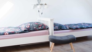 2 bedrooms, travel cot, WiFi, bed sheets