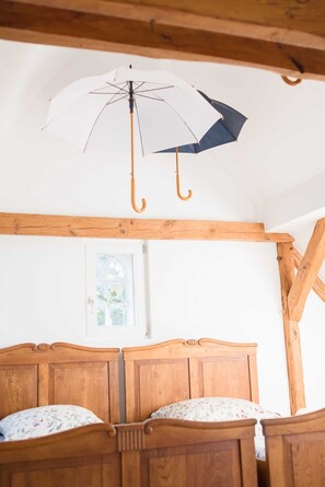 2 bedrooms, travel cot, WiFi, bed sheets