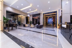 Lobby - Golden Tulip Wuhan Wangjiawan (Wuhan)
