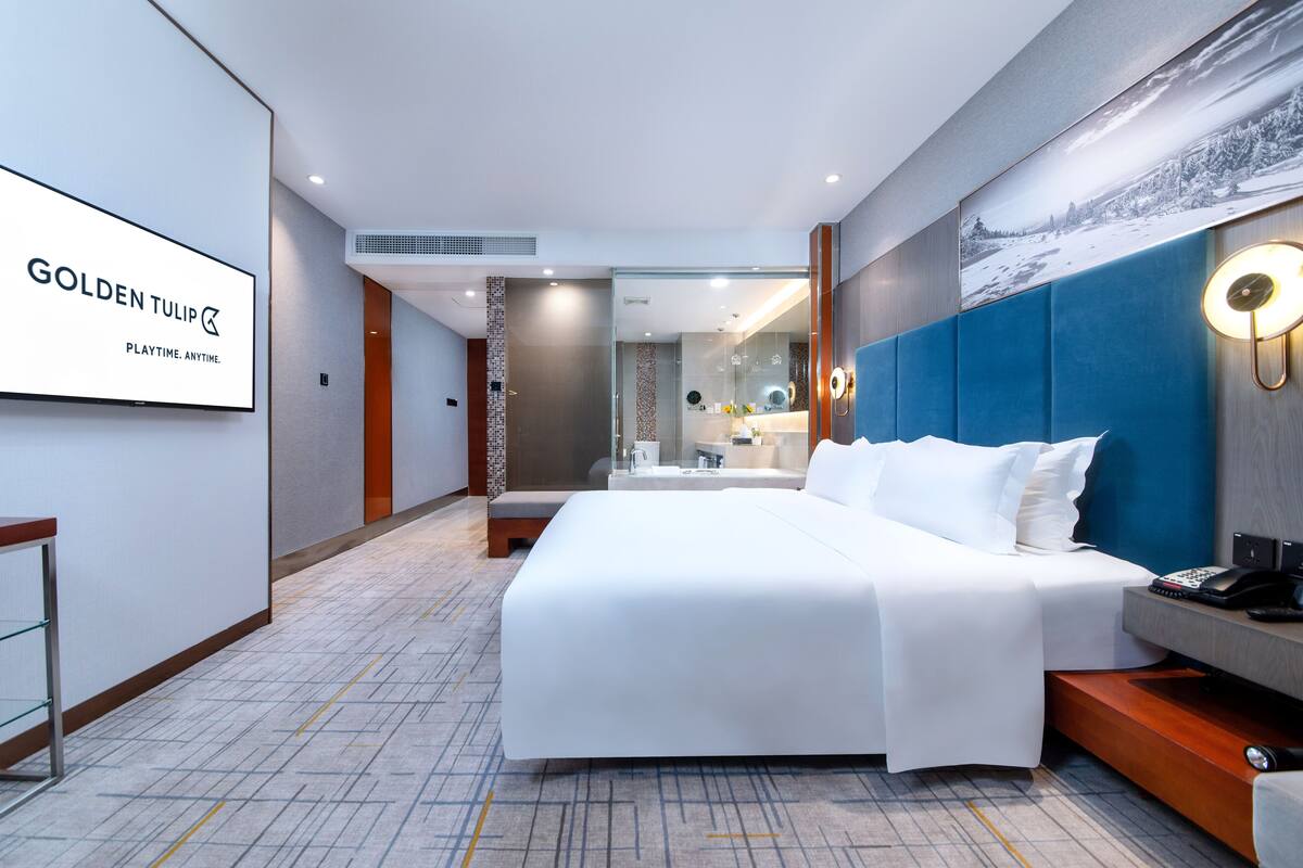 Standard Double Room | Minibar, in-room safe, desk, blackout curtains