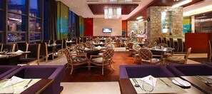 Daily buffet breakfast (CNY 58 per person)