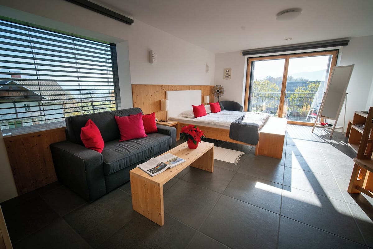Deluxe-Suite, Nichtraucher, Hügelblick | 1 Schlafzimmer, Zimmersafe, Schreibtisch, laptopgeeigneter Arbeitsplatz