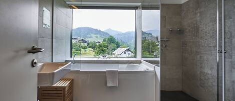 Deluxe Suite, Non Smoking, Hill View | Bathroom | Free toiletries, hair dryer, slippers, towels