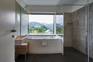 华丽套房, 无烟房, 山景 | 浴室 | 免费洗浴用品、吹风机、拖鞋、毛巾