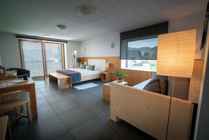 Deluxe Suite, Non Smoking, Hill View | 1 bedroom, in-room safe, desk, laptop workspace