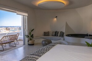 Deluxe Suite with Panoramic Sea View | 迷你吧、客房內保險箱、隔音、熨斗/熨衣板