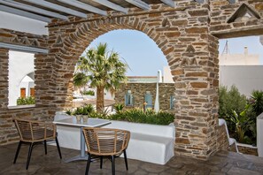 Terrace/patio - Onar Hotel and Suites (Tinos)
