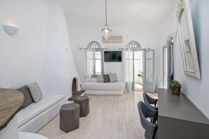 Suite Familiale, vue piscine | Coin séjour