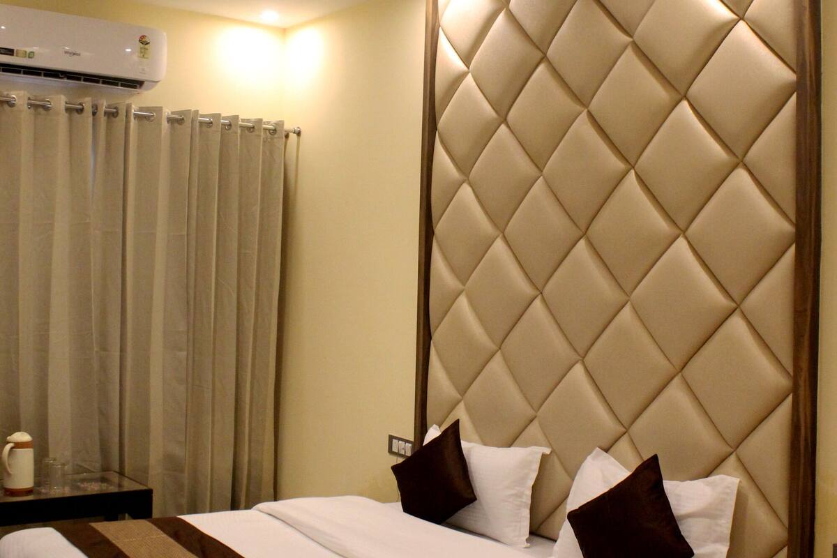 Minibar, sistema de insonorización, wifi gratis y ropa de cama