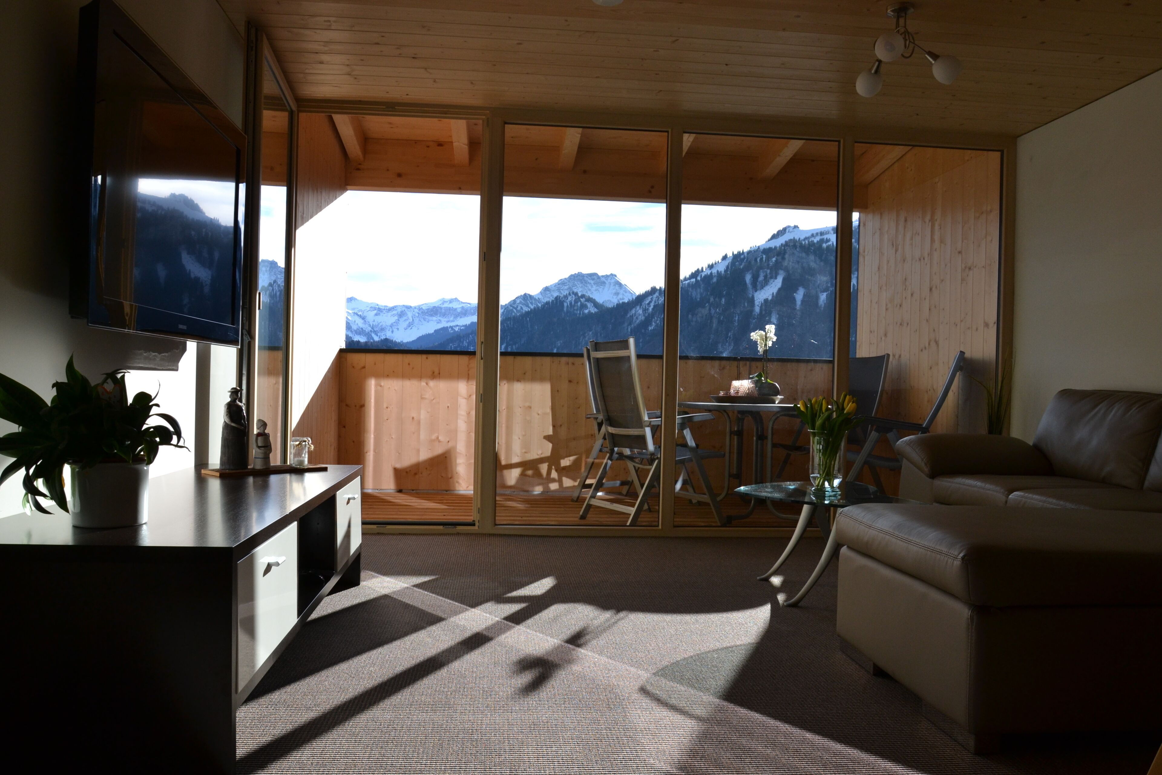 Familieleilighet (Ferienwohnung Panorama) | Oppholdsområde | Flatskjerm-TV og oppvarmet gulv