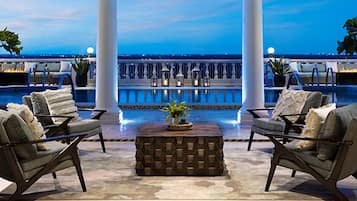 無邊際泳池、暖水池