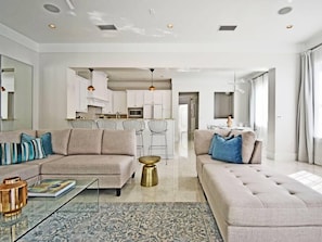 TV, video-game console, Netflix, Hulu - Style & Luxury: Reunion Villa, Pool, Spa & Cinema (Reunion)