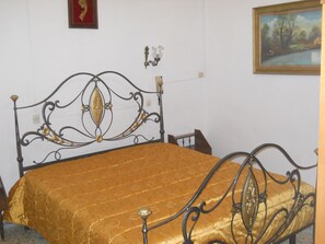 2 bedrooms, iron/ironing board, WiFi, bed sheets - Villa Conte in Salento for rent (Francavilla Fontana)
