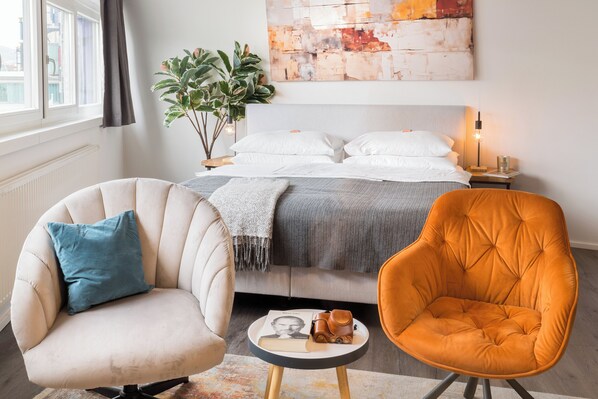 Condo ejecutivo, 2 habitaciones | Decoración personalizada, muebles diferentes y cortinas blackout