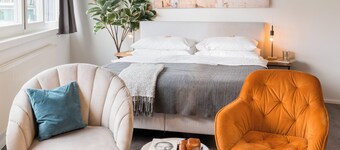  URBAN ISLAND - Riverside Apartments