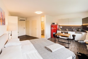2 bedrooms, individually decorated, individually furnished